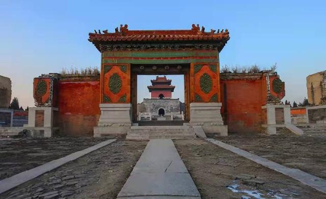 孝庄死后，为何37年后才下葬？得知康熙的难处后，才发现真是无奈