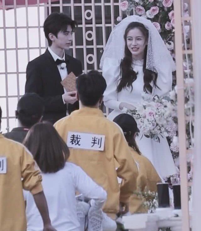 网传鹿晗关晓彤已结婚！女方连续5年为鹿晗庆生，感情深厚很幸福