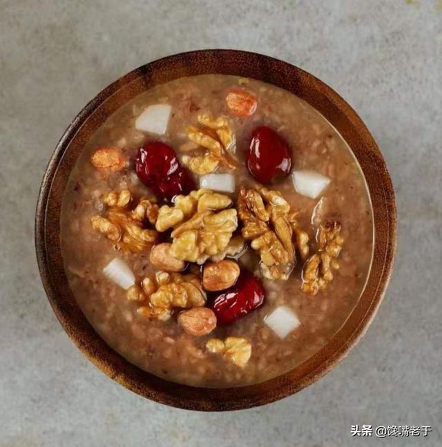 人到中老年：若条件允许，建议常吃这5种食物，比吃保健品强多了