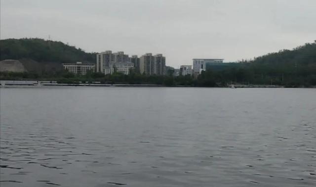 [蓝彩虹群发消息]，特别大的视频在微信里怎么发送