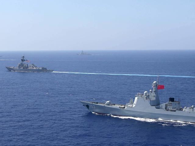 美国为拉拢东盟，故意将其最机密的军舰拉到南海走两步