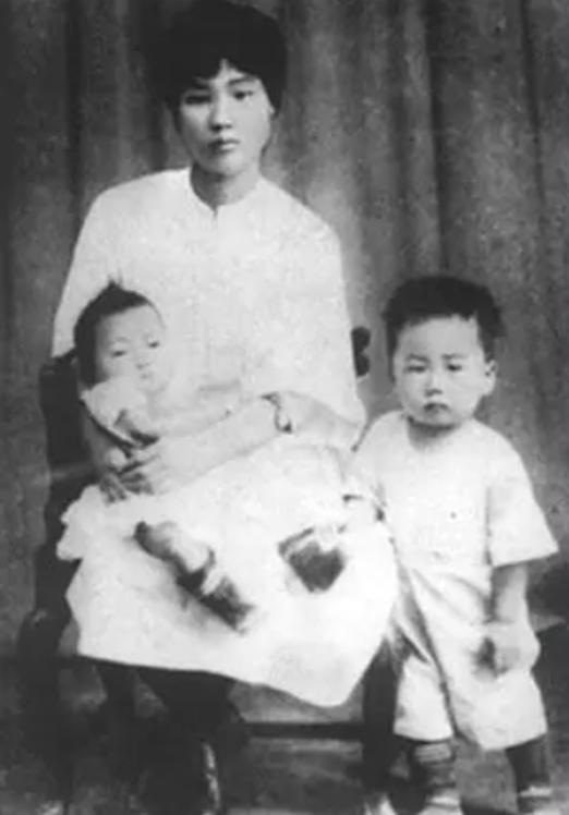 57年一小女孩写信给毛泽东，主席收到信后吩咐：把她母亲接来北京