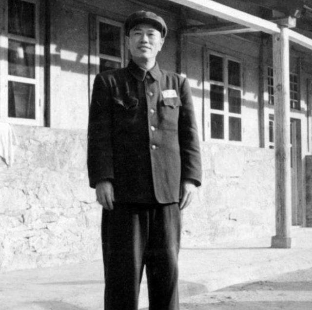 1952年彭德怀回国，邓华请求粟裕接替总指挥，毛主席为何拒绝？