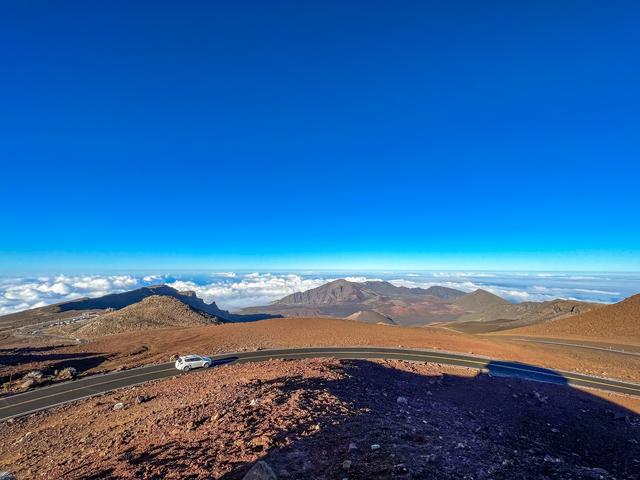 夏威夷最大的休眠火山，砾石散落的地面，是地球上最像火星的地方