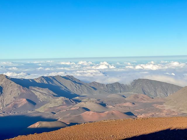 夏威夷最大的休眠火山，砾石散落的地面，是地球上最像火星的地方