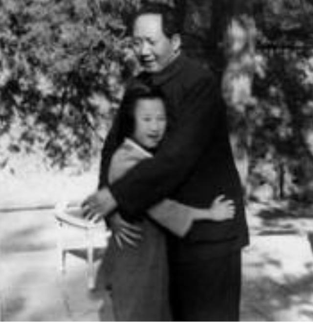 1972年李讷离婚，毛主席得知原因后落泪：讷娃的婚事太草率了