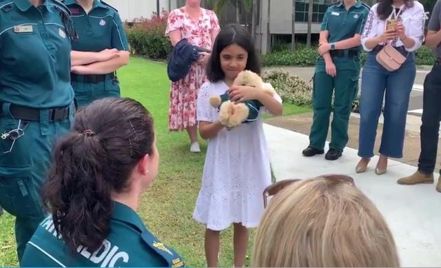 澳洲7岁女孩泳池溺水，经合力抢救挽回一命，心肺复苏起关键作用