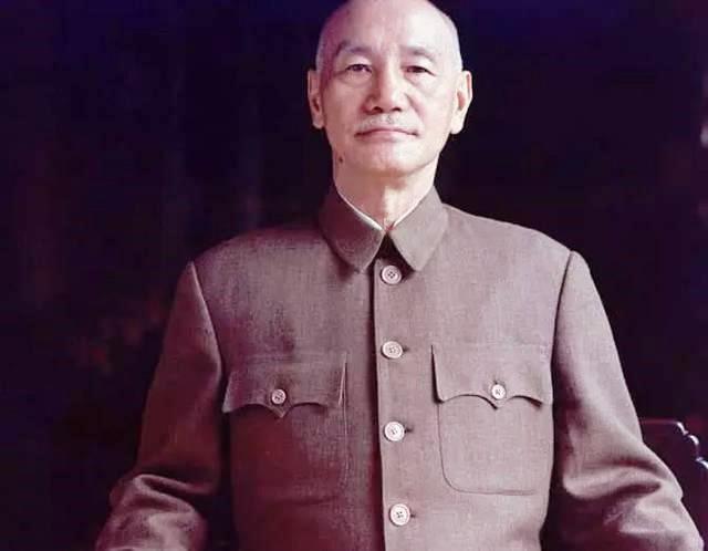 1975年蒋介石去世，宋美龄下令给蒋经国打镇静剂，现场无一人敢动