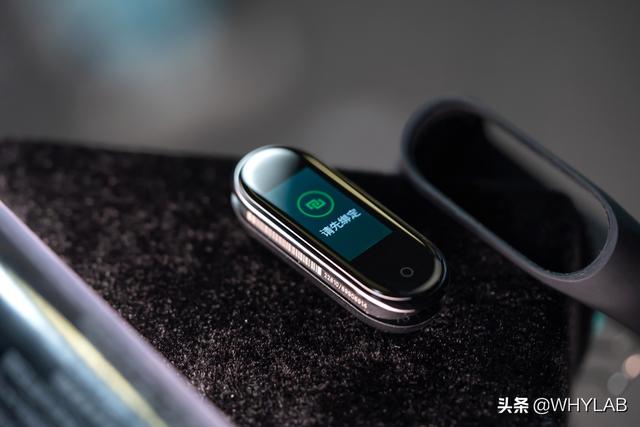 七代同堂，看小米手环 7 是否值得入手？