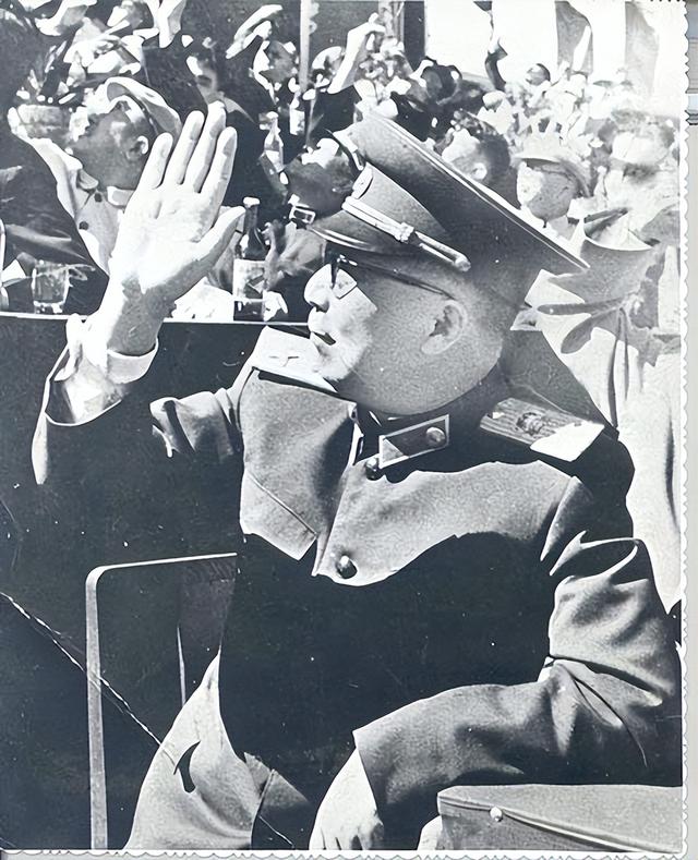 1956年，钱学森分到一辆蓝色轿车，全北京就2辆，聂帅：赶紧换掉
