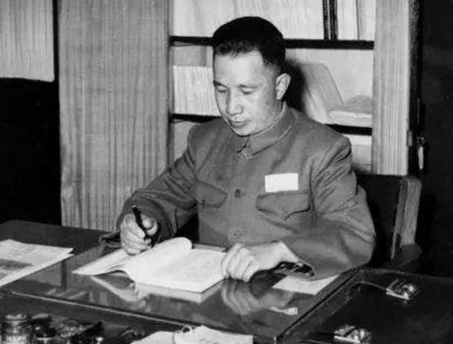 林彪列4点原因反对援朝，毛主席坚持出兵，蒋介石：没人打得过他