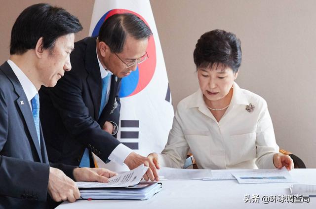 韩政坛风云再起！朴槿惠“亲信”宣布从政，文在寅开始安排"后路"