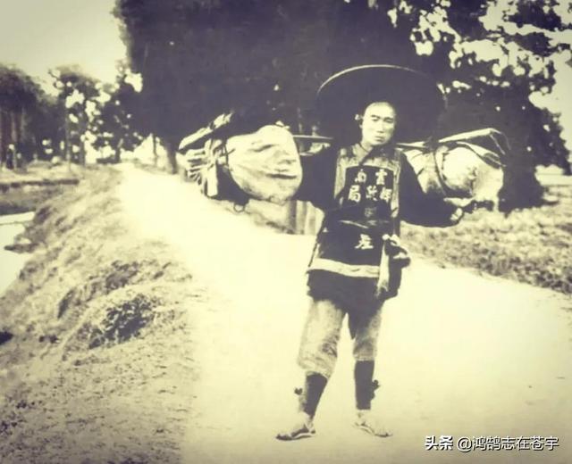 晚清罕见照片：女子穿袄裤亭亭玉立，年轻神父用刀叉吃花生米