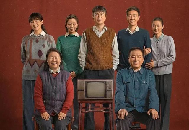 这部电视剧太有年代感了，摄影人不愿放过每一帧