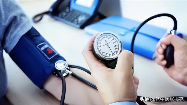 血压为何会升高？多是因为寒邪！张仲景一方驱寒邪、出汗、降血压