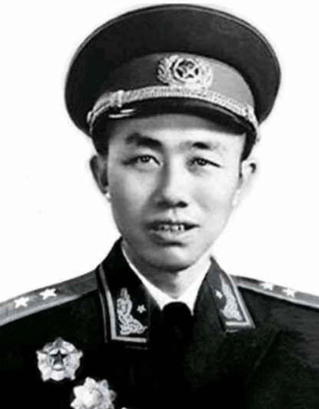 1955年首次授衔，177名中将时任职务简述，附各自戎装照片