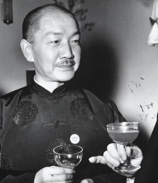 重庆谈判时期，戴季陶出言嘲讽毛主席，毛主席的回复引起一片掌声