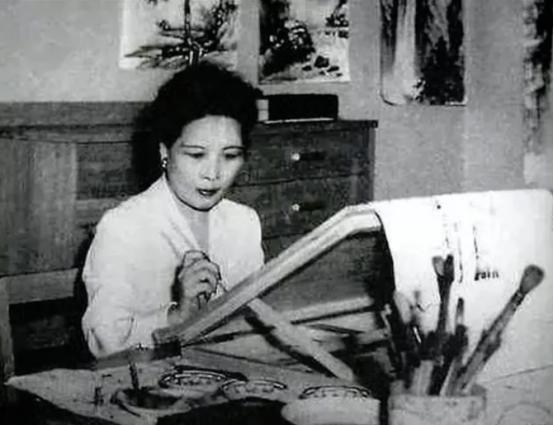 蒋介石逝世后，宋美龄远走美国，她晚年靠什么维持奢华的生活？