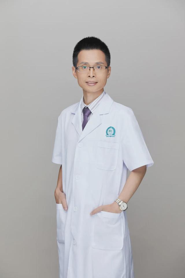 为一个罕见病患儿做手术