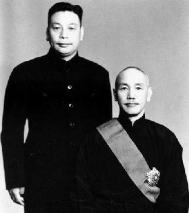 1950年，张治中携妻儿到南海密会蒋经国，半夜接叶剑英通知：快撤