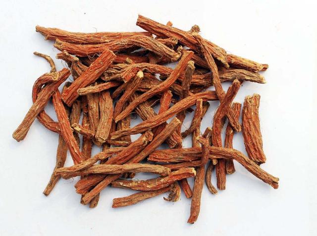 丹参和三七，哪个才是疏通血管的“扛把子”？两种药一起吃如何？