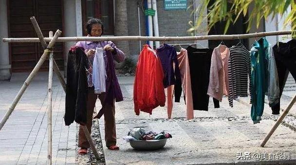 80后男子看到65岁父亲的“白酒单”，当场愣住，随后痛哭流涕