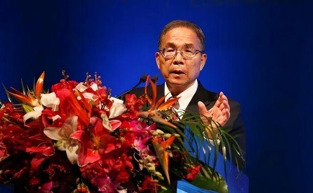 日本“芯片巨头”坂本幸雄，被美韩联合搞垮，72岁为复仇投奔中国