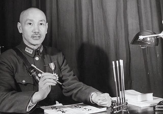 1972年，毛主席穿睡衣参加陈毅追悼会，遗孀眼含泪花：您怎么来了