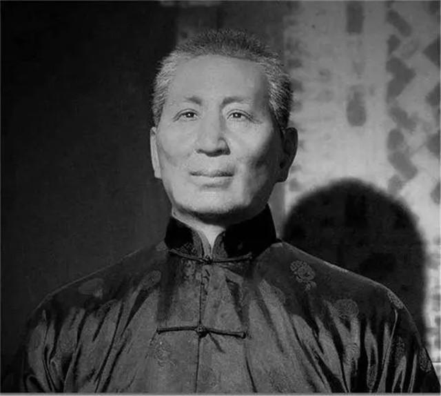 刘文彩最后的日子，房檐飞来几只乌鸦，下人驱赶却被他阻止：罢了