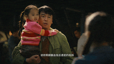 这部电视剧太有年代感了，摄影人不愿放过每一帧