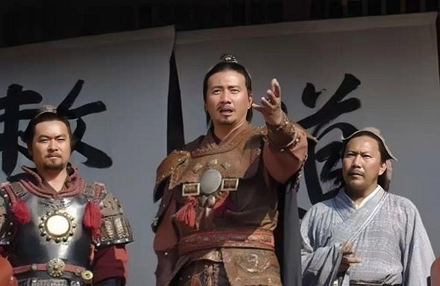 朱元璋给儿子剥橘子，马皇后却突然喊道：你爹要杀你快跑