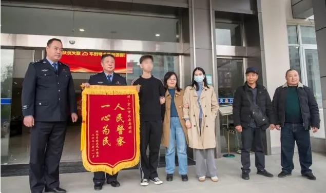 1996年，女子轻信同事致子女被拐卖，苦寻25年见面时不敢相认