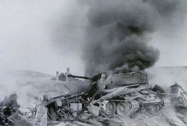 志愿军女文工团员被俘，军长命令警卫连：砸锅卖铁也要救回来