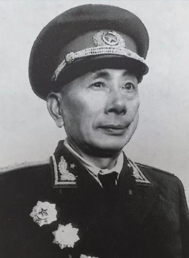 1956年，毛主席让姚喆去看望贺子珍，21年前还让他保护自己的安全