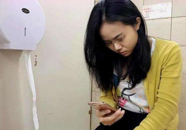 孕晚期的准妈妈如厕，遵循“3别”原则，自己和胎宝都舒服