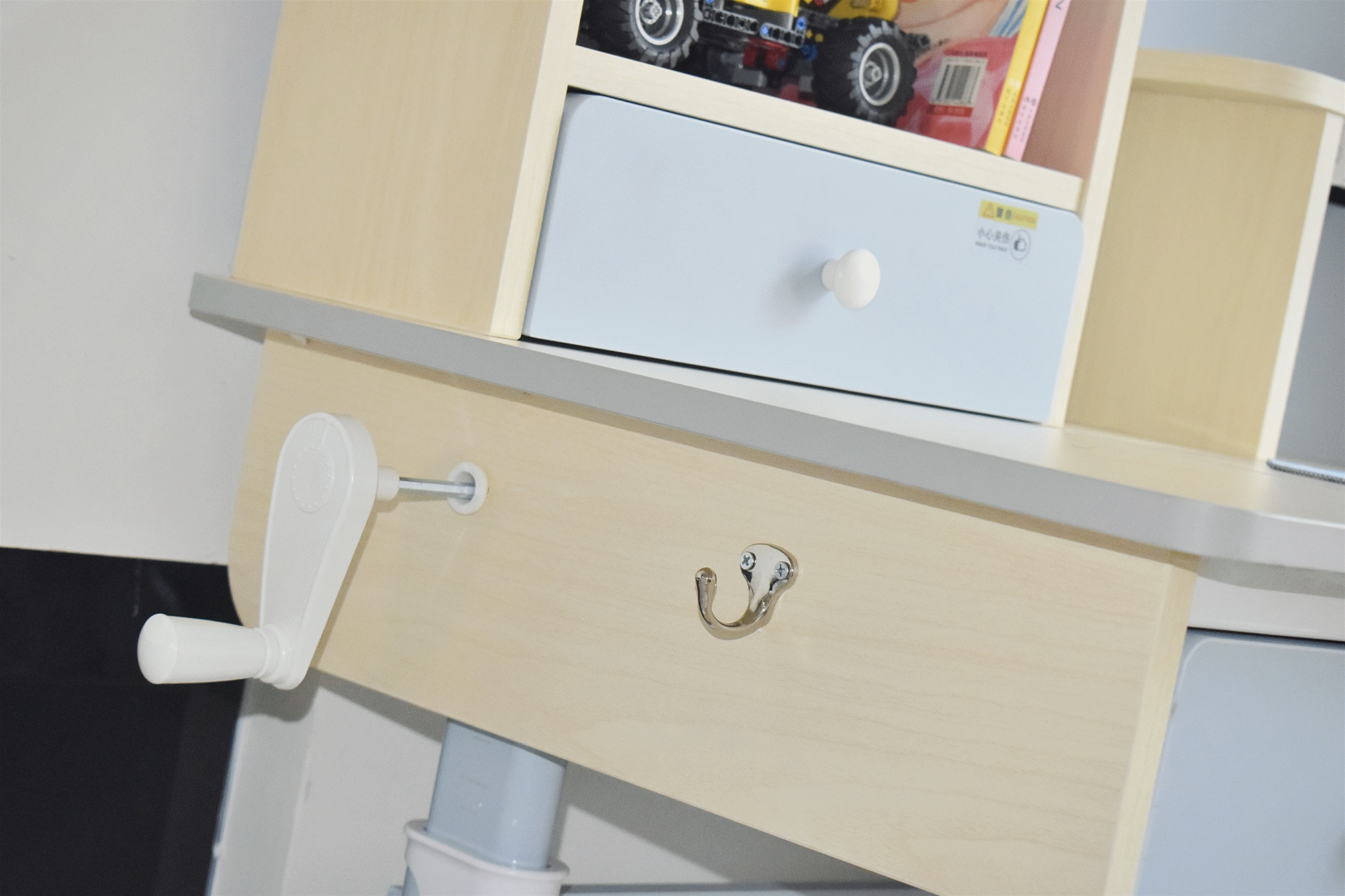 陪伴孩子快乐学习健康成长的好伙伴！科贝森儿童学习桌椅体验