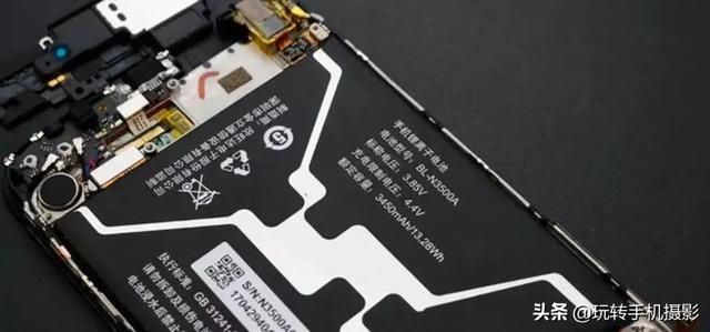 这种不对的充电方式，就算一万块的手机也用不了两年