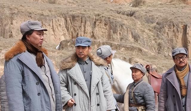 李四光追悼会上，周总理因无悼词而发火，当场宣读李四光女儿的信