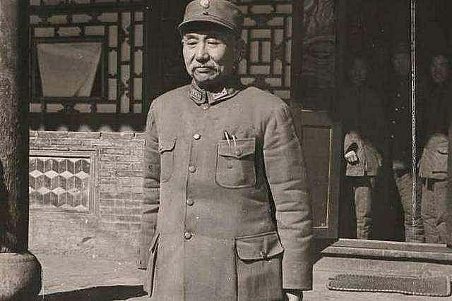 1951年，阎锡山小儿子为了二嫂放弃前程，后赴美开酒馆兼职保险员