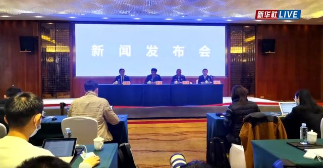 最新！飞机部分残骸深至地下20米，逃生绳等被发现…