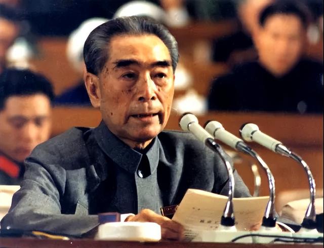 1972年陈毅逝世，毛主席现身追悼会，一举动让张茜泪奔：怎么敢当