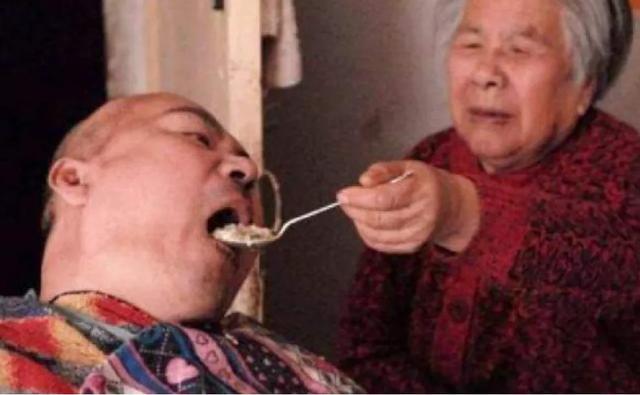 广州83岁母亲毒死亲生儿子，法院的判决让人泪目