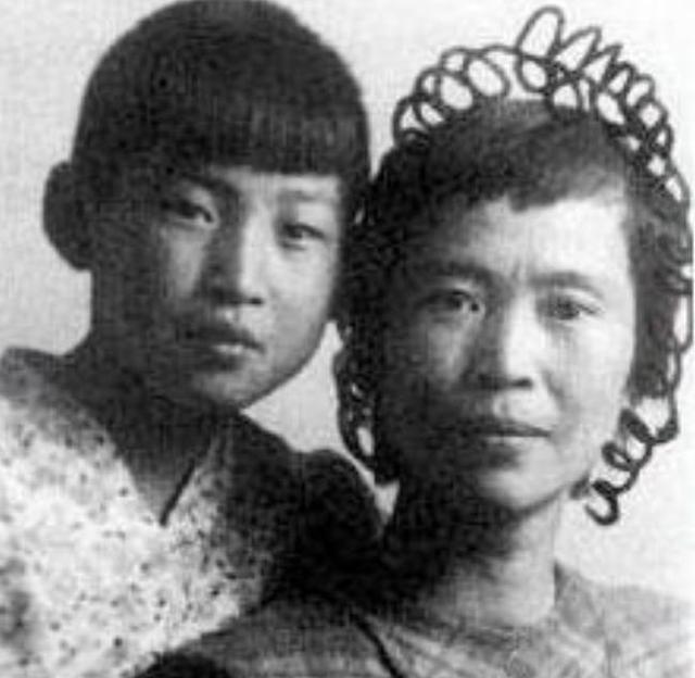 毛金花究竟是不是毛主席的大女儿？收养人反复变卦，真相难有定论