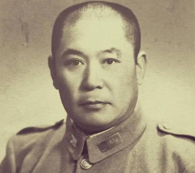 傅作义刚交出军队，就看到林彪一封信，看完后大怒：把我抓起来吧