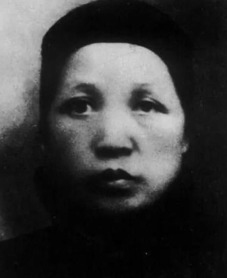 毛主席原配逝世多年，毛氏族谱记载：杨开慧之子毛岸龙作为其子