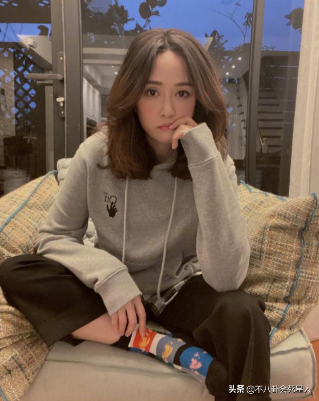 �ĸ�Ů���ǽŴ�һ��(��ֵ���������У�ȴӵ��һ˫�����ţ���10λŮ�ǵĽſ��Ⱥ���)