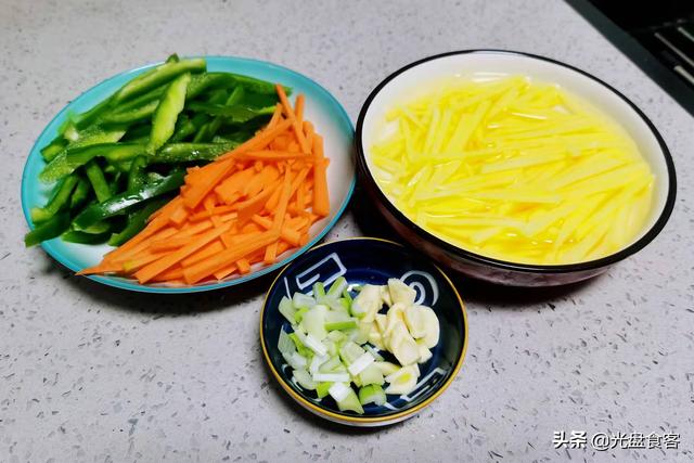 冬天，鸡蛋和这三样一起炒，营养非常全面，孩子常吃，顺利过冬