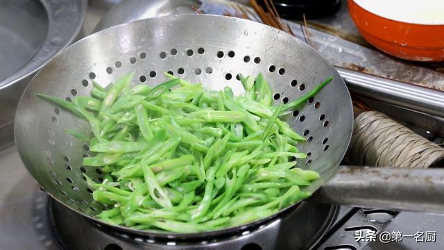 春天宁可不吃肉，也要多吃这“4菜2果”，营养又美味，越吃越健康