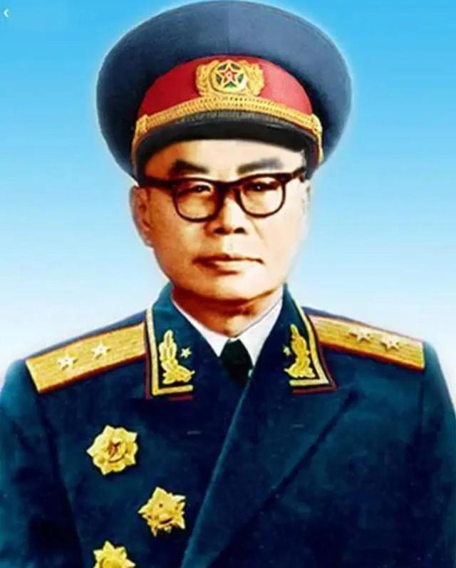 钟赤兵中将阎揆要(1904年—1994年,陕西佳县人,时任中国人民解放军