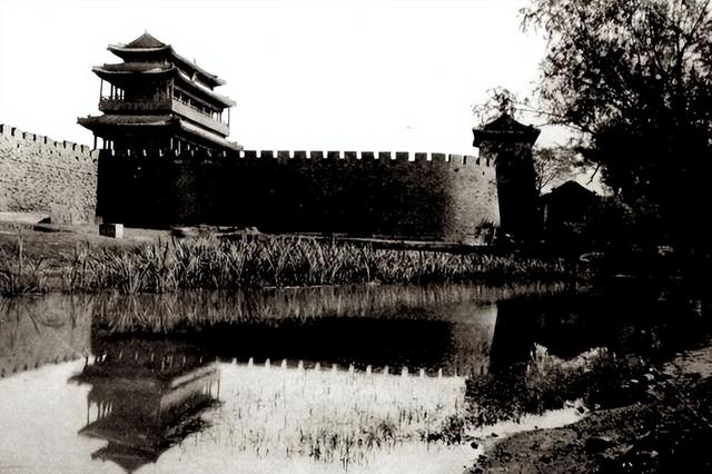 郭沫若坚持拆掉北京古城墙，林徽因反对撂狠话，多年后完全说中